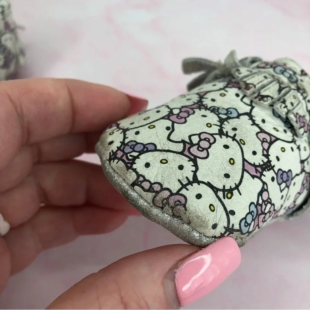 Freshly Picked x Sanrio Hello Kitty baby moccasins Peek a Bow size 2 infant - Picture 7 of 16